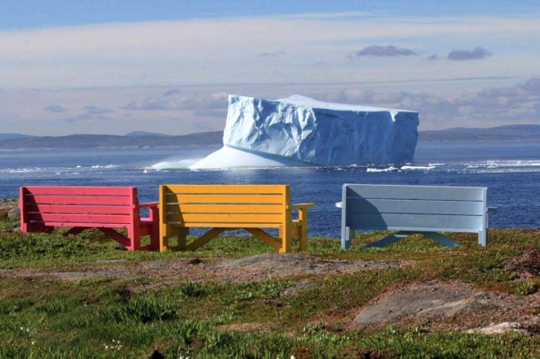 Bila tiba musimnya, glasier jelas kelihatan di pantai-pantai dan laut sekitar Newfoundland